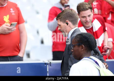 Paris, Frankreich. 28.. Mai 2022; Stade de France Stadion, Saint-Denis, Paris, Frankreich. Champions League-Fußballfinale zwischen dem FC Liverpool und Real Madrid; Ex-Liverpool-Plyer Steven Gerrard im Stadion Credit: Action Plus Sports Images/Alamy Live News Stockfoto