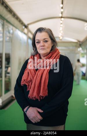 Hay-on-Wye, Wales, Großbritannien. 28.. Mai 2022. Louise Kennedy Portrait beim Hay Festival 2022, Wales. Quelle: Sam Hardwick Stockfoto