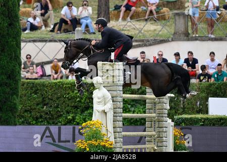 Rom, Italien. 28.. Mai 2022. Emanuele Gaudiano (ITA) während des Premio 8 - Loro Piana Trophy des CSIO Rome 89. 2022 auf der Piazza di Siena in Rom am 28. Mai 2022 Quelle: Live Media Publishing Group/Alamy Live News Stockfoto