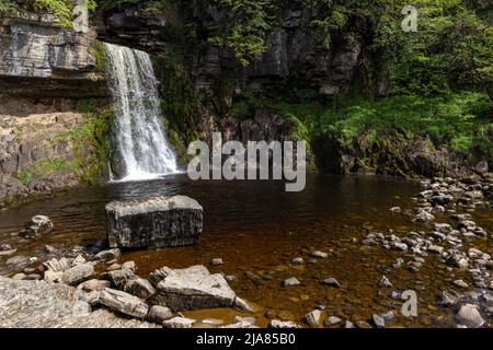 Thornton Force ist einer der spektakulärsten Wasserfälle, die man auf dem beeindruckenden Ingleton Waterfalls Trail in den Yorkshire Dales, England, gesehen hat Stockfoto