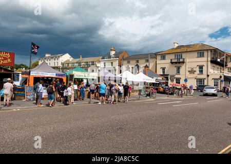 Sidmouth, Devon, Großbritannien - 8 2018. August: Die Esplanade in Sidmouth in Devon, England während der Sidmouth Folk Festival Week Stockfoto