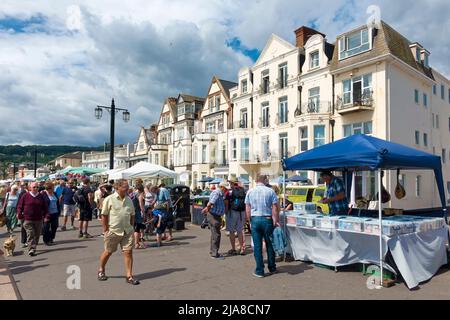 Sidmouth, Devon, Großbritannien - 8 2018. August: Die Esplanade in Sidmouth, Devon, Großbritannien während des Sidmouth Folk Festivals im August 2018 Stockfoto