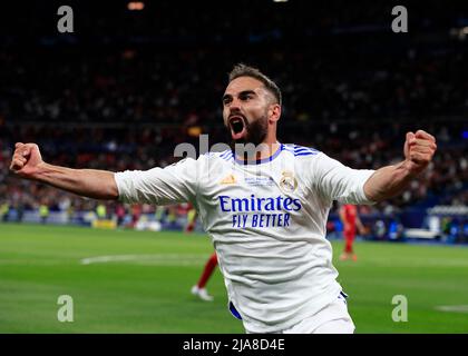 Paris, Frankreich. 28.. Mai 2022; Stade de France Stadion, Saint-Denis, Paris, Frankreich. Champions-League-Fußballfinale zwischen dem FC Liverpool und Real Madrid; Daniel Carvajal von Real Madrid feiert, nachdem Vinicius Junior von Real Madrid schießt und seine Mannschaft in 59. Minuten mit 1.:0-1:00 Tor erreicht hat.Quelle: Action Plus Sports Images/Alamy Live News Stockfoto