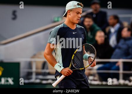 Paris, Frankreich, Frankreich. 28.. Mai 2022. Holger RUNE aus Dänemark während des siebten Tages von Roland-Garros 2022, French Open 2022, Grand Slam Tennisturnier im Roland-Garros-Stadion am 28. Mai 2022 in Paris, Frankreich. (Bild: © Matthieu Mirville/ZUMA Press Wire) Bild: ZUMA Press, Inc./Alamy Live News Stockfoto