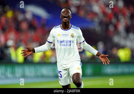 Eduardo Camavinga von Real Madrid feiert nach dem UEFA Champions League-Finale im Stade de France, Paris. Bilddatum: Samstag, 28. Mai 2022. Stockfoto