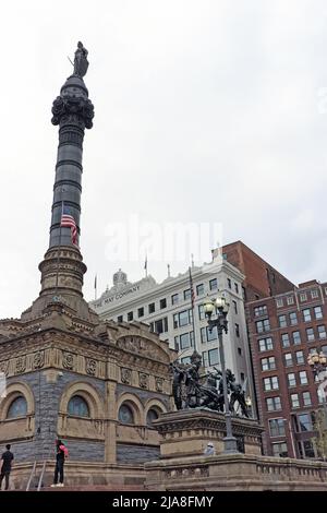 Das Soldiers and Sailors Monument, das im Jahr 1894 enthüllt wurde und den Bewohnern von Cuyahoga County im Bürgerkrieg gefiel, ist seitdem ein Veranstaltungsort des Public Square. Stockfoto