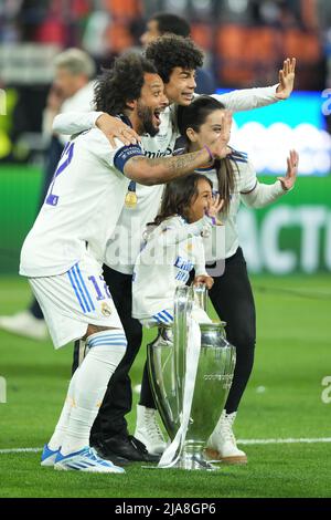 Saint Denis, Frankreich. 28.. Mai 2022. Marcelo von Real Madrid CF feiert das Finale der UEFA Champions League zwischen dem FC Liverpool und dem FC Real Madrid im Stade de France am 28. Mai 2022 in Paris, Frankreich. Kredit: Giuseppe Maffia/Alamy Live Nachrichten Stockfoto