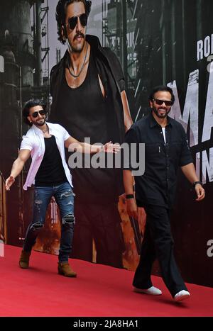 Mumbai, Indien. 28.. Mai 2022. Bollywood-Schauspieler Ranveer Singh und Regisseur Rohit Shetty kommen zur Vorstellung des Kurzfilms „Made in India“ chinese Noodles (Ching's). Kredit: SOPA Images Limited/Alamy Live Nachrichten Stockfoto