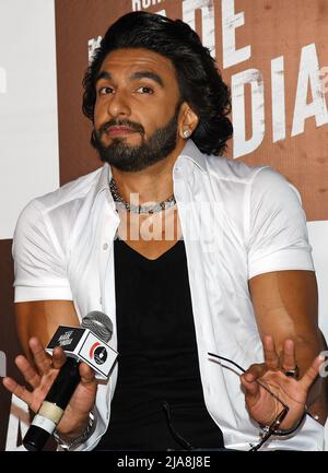 Mumbai, Indien. 28.. Mai 2022. Bollywood-Schauspieler Ranveer Singh reagiert während der Vorstellung des Kurzfilms „Made in India“ chinese Noodles (Ching's). (Foto von Ashish Vaishnav/SOPA Images/Sipa USA) Quelle: SIPA USA/Alamy Live News Stockfoto
