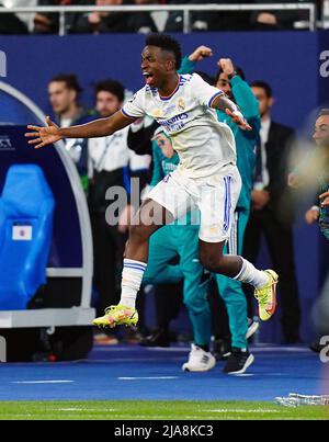 Jose Vinicius Junior von Real Madrid feiert nach dem letzten Pfiff des UEFA Champions League Finales im Stade de France, Paris, das Finale. Bilddatum: Samstag, 28. Mai 2022. Stockfoto