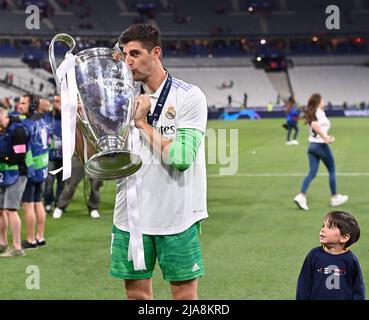 Saint Denis, Frankreich. 29.. Mai 2022. Thibaut Courtois von Real Madrid im Bild, das nach dem Gewinn des Champions-Titels nach einem Fußballspiel zwischen Liverpool Football Club und Real Madrid CF im UEFA Champions League Finale 2021 - 2022 im stade de France in Paris, samstag, 28. Mai 2022 in Paris, Frankreich, gefeiert wurde. FOTO SPORTPIX | DAVID CATRY DAVID CATRY Quelle: SPP Sport Press Foto. /Alamy Live News Stockfoto