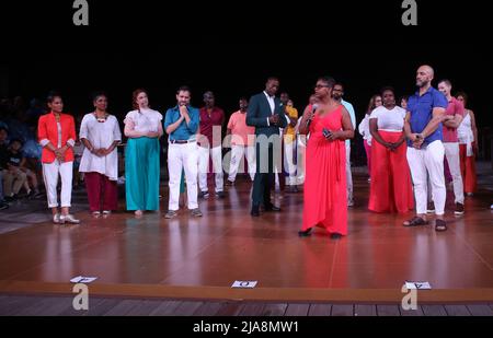 Curtain Call for Little Island feiert erste Live-Performance mit vollem Publikum und Artist-in-Residence Michael McElroys Abschlusskonzert als Künstlerischer Leiter von Broadway Inspirational Voices zu den besonderen Gästen gehören: Tony Award-Gewinner Phylicia Rashad, Jennifer Nettles von Sugarland, Little Island Artist-in-Residence Ayodele Casel, Tony Award-Nominierter Daniel J. Watts, Lloyd Boyd und Garen Scribner mit: Besetzung wo: New York, New York, USA Wann: 19 Jun 2021 Credit: Derrick Salters/WENN Stockfoto