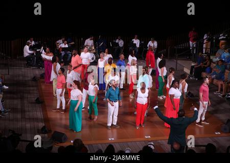 Curtain Call for Little Island feiert erste Live-Performance mit vollem Publikum und Artist-in-Residence Michael McElroys Abschlusskonzert als Künstlerischer Leiter von Broadway Inspirational Voices zu den besonderen Gästen gehören: Tony Award-Gewinner Phylicia Rashad, Jennifer Nettles von Sugarland, Little Island Artist-in-Residence Ayodele Casel, Tony Award-Nominierter Daniel J. Watts, Lloyd Boyd und Garen Scribner mit: Besetzung wo: New York, New York, USA Wann: 19 Jun 2021 Credit: Derrick Salters/WENN Stockfoto