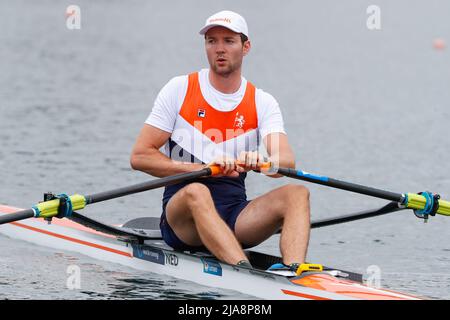 BELGRAD, SERBIEN - 28. MAI: Der Niederländer Melvin Twellaar nimmt am Halbfinale Der Männer-Einzelskulls A/B 1 während des Ruder-Weltcups am Sava-See am 28. Mai 2022 in Belgrad, Serbien, Teil (Foto: Nikola Krstic/Orange Picles) Stockfoto