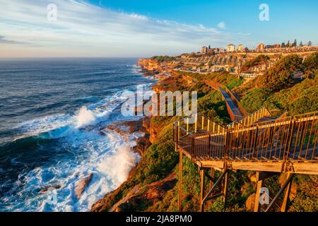 Bondi Beach nach Coogee Walk bei Sonnenaufgang. Sydney, NSW, Australien. Stockfoto