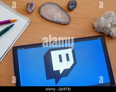 Deutschland. 28.. Mai 2022. In dieser Fototafel wird das Twitch-Logo auf einem Tablet angezeigt. (Bild: © Igor Golovniov/SOPA Images via ZUMA Press Wire) Stockfoto