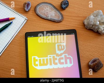 Deutschland. 28.. Mai 2022. In dieser Fototafel wird das Twitch-Logo auf einem Tablet angezeigt. (Bild: © Igor Golovniov/SOPA Images via ZUMA Press Wire) Stockfoto