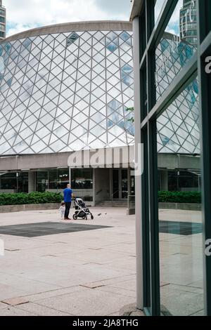 Roy Thomson Hall ist ein Konzertsaal, der von den kanadischen Architekten Arthur Erickson und Mathers and Haldenby in Toronto, Ontario, Kanada, entworfen wurde Stockfoto