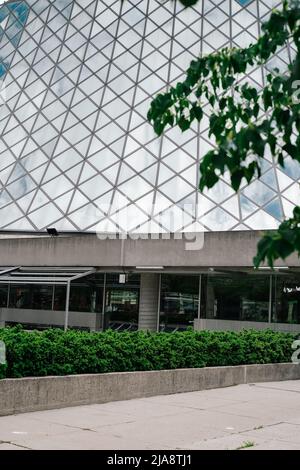 Roy Thomson Hall ist ein Konzertsaal, der von den kanadischen Architekten Arthur Erickson und Mathers and Haldenby in Toronto, Ontario, Kanada, entworfen wurde Stockfoto