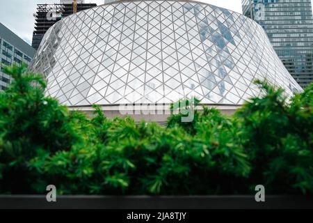 Roy Thomson Hall ist ein Konzertsaal, der von den kanadischen Architekten Arthur Erickson und Mathers and Haldenby in Toronto, Ontario, Kanada, entworfen wurde Stockfoto