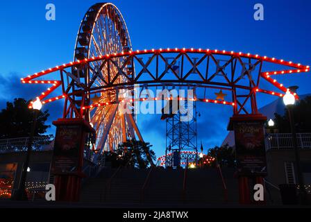 Navy Pier Park in der Abenddämmerung, Chicago Stockfoto