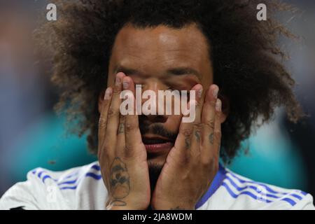 Paris, Frankreich. 28.. Mai 2022. Marcelo von Real Madrid reagiert nach dem Finale der UEFA Chamiopns League zwischen Real Madrid und Liverpool am 28. Mai 2022 in Paris, Frankreich. Quelle: Meng Dingbo/Xinhua/Alamy Live News Stockfoto