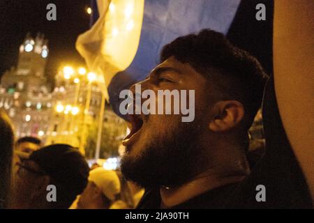 Madrid, Madrid, Spanien. 28.. Mai 2022. Real Madrid Fans feiern den Gewinn der Champions League an der Plaza de Cibeles in Madrid, Spanien. (Bild: © Matias Basualdo/ZUMA Press Wire) Bild: ZUMA Press, Inc./Alamy Live News Stockfoto