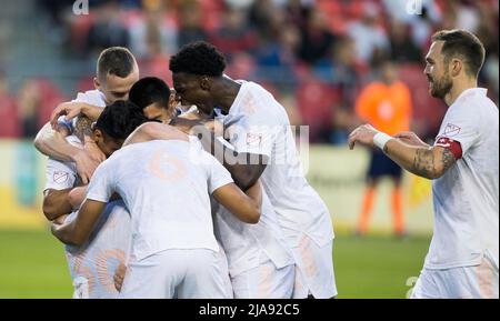 Toronto, Kanada. 28.. Mai 2022. Die Spieler von Chicago Fire feiern den Torreigen beim Major League Soccer (MLS)-Spiel 2022 zwischen Chicago Fire und dem FC Toronto am 28. Mai 2022 auf dem BMO Field in Toronto, Kanada. Quelle: Zou Zheng/Xinhua/Alamy Live News Stockfoto