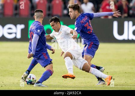 Toronto, Kanada. 28.. Mai 2022. Jairo Torres (C) von Chicago Fire bricht am 28. Mai 2022 beim Major League Soccer (MLS)-Spiel 2022 zwischen Chicago Fire und dem FC Toronto auf dem BMO Field in Toronto, Kanada, durch. Quelle: Zou Zheng/Xinhua/Alamy Live News Stockfoto