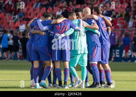 Toronto, Ontario, Kanada. 28.. Mai 2022. Die Spieler des Toronto FC huddeln vor dem MLS-Spiel zwischen dem Toronto FC und dem Chicago Fire FC im BMO Field in Toronto. Das Spiel endete 3-2 für den FC Toronto. (Bild: © Angel Marchini/ZUMA Press Wire) Stockfoto