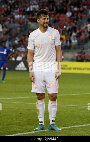 Toronto, Ontario, Kanada. 28.. Mai 2022. Gaston Gimenez (30) in Aktion während des MLS-Spiels zwischen dem FC Toronto und dem FC Chicago Fire. Das Spiel endete 3-2 für den FC Toronto. (Bild: © Angel Marchini/ZUMA Press Wire) Stockfoto