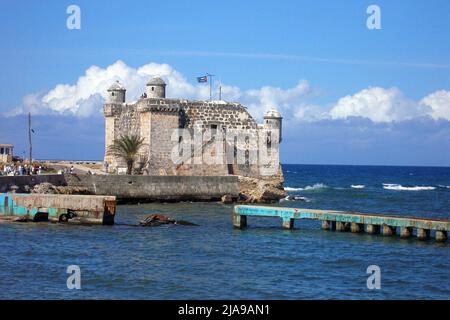 El Torreon de Cojimar eine Festung, die den kleinen Eingang der Bucht von Cojimar, Havanna, Kuba, Karibik bewachte Stockfoto