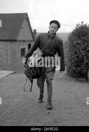 Aktenfoto vom 18-02-1952 von Lester Piggott. Lester Piggott, dessen Classic Haul neun Derby-Siege einschloss, ist im Alter von 86 Jahren gestorben, teilte sein Schwiegersohn William haggas mit. Ausgabedatum: Sonntag, 29. Mai 2022. Stockfoto