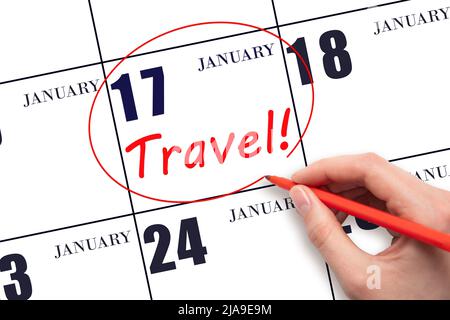 17. Tage im Januar. Handzeichnung eines roten Kreises und Schreiben des Textes REISE am Kalenderdatum 17 Januar. Reiseplanung. Wintermonat. Tag des Stockfoto
