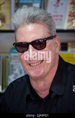 Madrid, Spanien. 28.. Mai 2022. Madrid Buchmesse: Jose Maria Sanz Beltran, Loquillo. Spanische Sängerin. Kredit: EnriquePSans/Alamy Live Nachrichten Stockfoto