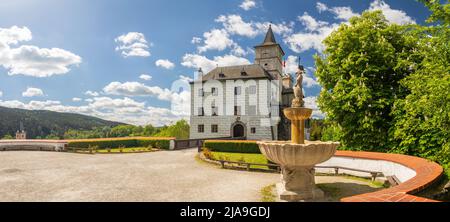 Schloss Rozmberk - Schloss Rosenberg - in Südböhmen, Rozmberk nad Vltavou, Tschechische Republik Stockfoto