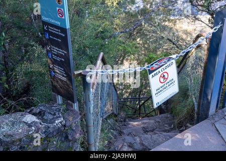 Blue Mountains National Park in New South Wales, Mai 2022 viele Wanderungen sind nach den jüngsten starken Regenfällen und Erdrutschen, den jüngsten Todesfällen der Familie, geschlossen Stockfoto