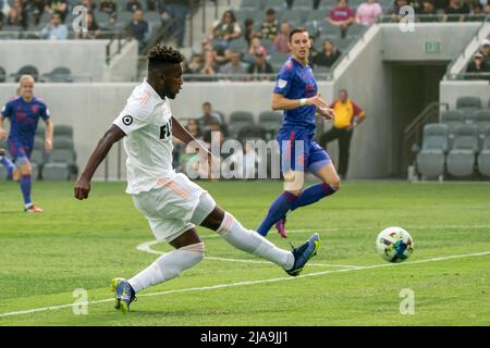 Los Angeles FC Mittelfeldspieler José Cifuentes (11) schickt einen Pass während eines MLS-Spiels gegen die Erdbeben in San Jose, Samstag, 28. Mai 2022, an der Banc of Stockfoto