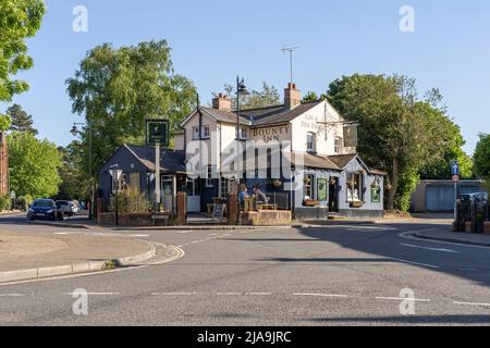 Das historische Bounty Inn aus der Mitte des 18.. Jahrhunderts ist ein beliebter Pub im Stadtzentrum von Basingstoke. Hampshire, England. Thema - Pub und Gastgewerbe Stockfoto