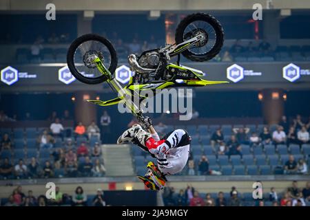 Prag, Tschechische Republik. 28.. Mai 2022. In Aktion während der Freestyle Motocross Show FMX Gladiators Games in Prag, Tschechische Republik, 28. Mai 2022. Quelle: VIT Simanek/CTK Photo/Alamy Live News Stockfoto