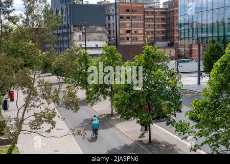 Stadterneuerung. Die Verjüngung der Stadt, da alte Gebäude Platz für neue machen und Radwege den Verkehr in Newcastle upon Tyne, Großbritannien, ersetzen: Stockfoto