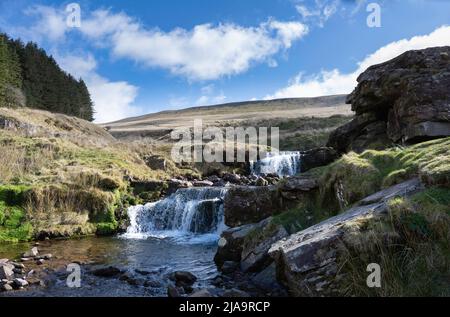 Wasserfälle am Fuße des Pen y Fan Mountain, Wales, Großbritannien. Stockfoto