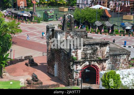 Melaka, Malaysia. 17. August 2017. Die historischen Ruinen einer portugiesischen Festung A Famosa in der Stadt melaka in malaysia an einem sonnigen Sommertag. Stockfoto