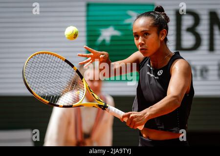 29. Mai 2022, Paris, Frankreich, Frankreich: Leylah FERNANDEZ aus Kanada während des 8. Tages von Roland-Garros 2022, French Open 2022, Grand Slam Tennisturnier im Roland-Garros-Stadion am 29. Mai 2022 in Paris, Frankreich. (Bild: © Matthieu Mirville/ZUMA Press Wire) Stockfoto