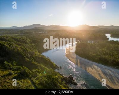 Sonnenuntergang über Coffs Harbour Inlet Stockfoto