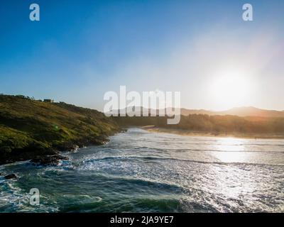 Sonnenuntergang über Coffs Harbour Inlet Stockfoto