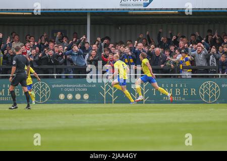 Solihull, Großbritannien. 29.. Mai 2022. Alex Gudger #6 von Solihull Moors feiert sein Ziel, es 2-1 in Solihull, Vereinigtes Königreich, am 5/29/2022 zu schaffen. (Foto von Gareth Evans/News Images/Sipa USA) Quelle: SIPA USA/Alamy Live News Stockfoto