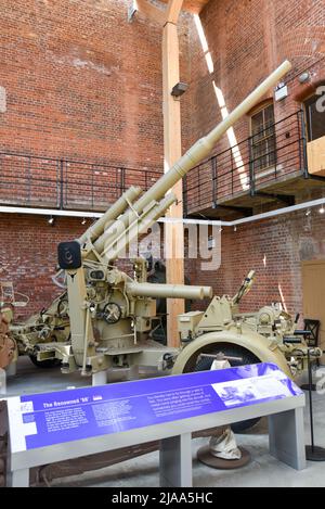 Berühmte deutsche WW2 88mm-Flak-Kanone, ausgestellt im königlichen Waffenmuseum, Fort Nelson in der Nähe von Portsmouth, Hampshire Stockfoto