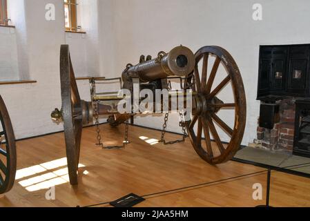 Kunstvolle Kanonen, die in Fort Nelson in der Nähe von Portsmouth, einem der Royal Armouries Museen, ausgestellt sind. Stockfoto