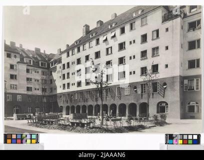 12., Längenfeldgasse 68 / Karl-Löwe-Gasse (ursprünglich Neuwallgasse) 17-19 / Aßmayergasse 63 / Murlingengasse 32-34-Fuchsenfeldhof-Hofansicht. Bruno Reiffenstein (1869-1951), Fotograf Stockfoto